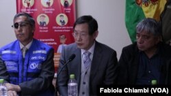 El embajador de China en Bolivia, Huang Yazhong, hablando en la conferencia de prensa del 26 de febrero de 2020.