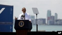 29일 플로리다의 마이애미 항구에서 인ㅍ라 구축 계획을 피력하는 바락 오바마 미국 대통령.