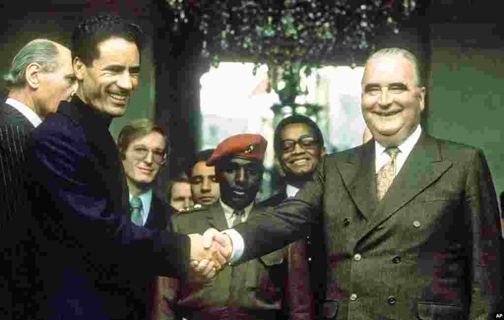 Libyan leader Moammar Gadhafi (L) shakes hands with French President Georges Pompidou 24 November 1973 on the steps of the Elysee Palace in Paris after their meeting, (AFP).