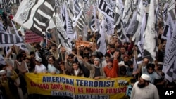 Kelompok teror Lashkar -e-Taiba melakukan protes melawan India dan Amerika Serikat di Lahore, Pakistan. (Foto: Dok)