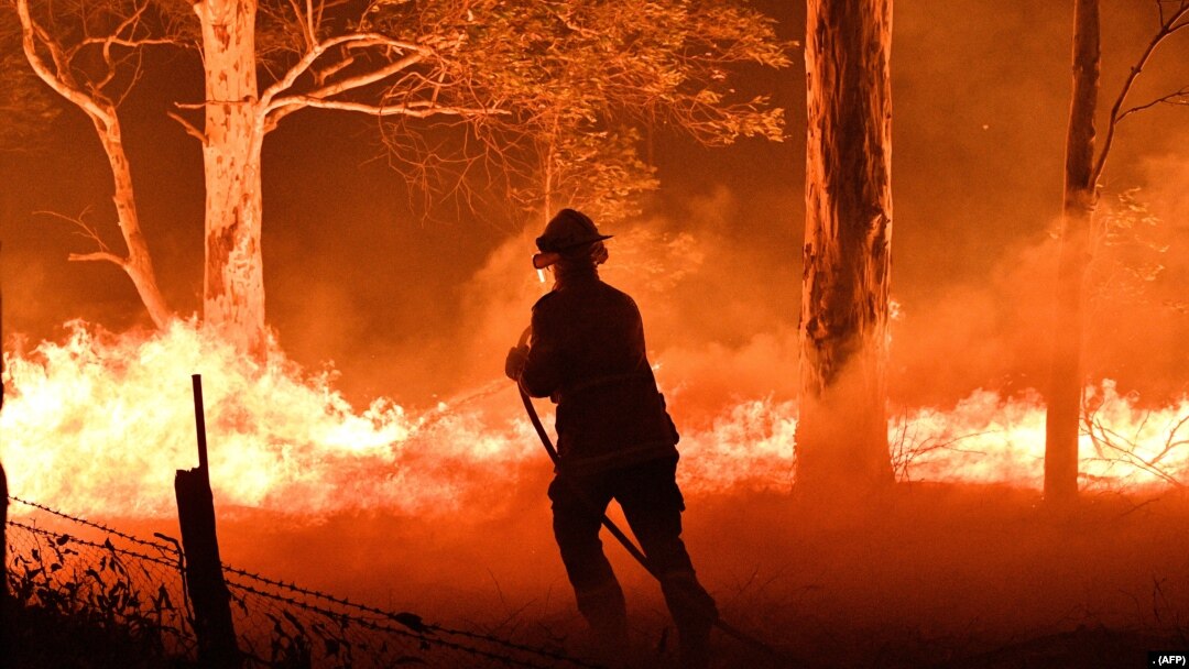 Kebakaran hutan yang melanda dekat kota Nowra di negara bagian New South Wales, Australia masih terus memburuk dan belum dapat diatasi (foto: dok). 