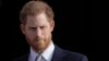 ARCHIVO - El Príncipe Harry de Gran Bretaña llega a los jardines del Palacio de Buckingham en Londres, el 16 de enero de 2020.