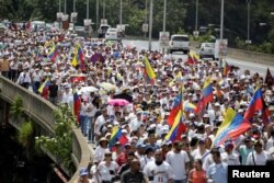 Opposition supporters take part in a rally to demand a referendum to remove Venezuela's President Nicolas Maduro in Caracas, Oct. 22, 2016.
