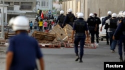 Riot police make their way towards anti-government protesters attempting to stage a rally in Budaiya, west of Manama, Bahrain's capital, May 17, 2013.