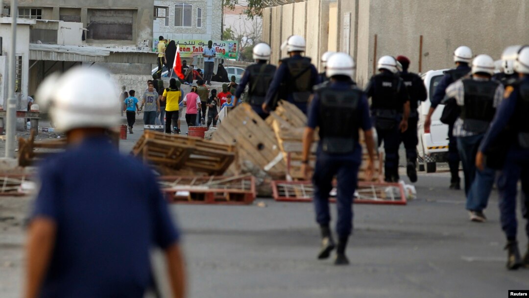 Riot police make their way towards anti-government protesters attempting to stage a rally in Budaiya, west of Manama, Bahrain's capital, May 17, 2013.