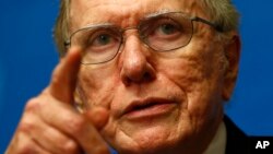 Michael Kirby, Chairperson of the Commission of Inquiry on Human Rights in North Korea, gestures during a news conference after delivering his report to the U.N. Human Rights Council at the United Nations European headquarters in Geneva, Sept. 17, 2013. 