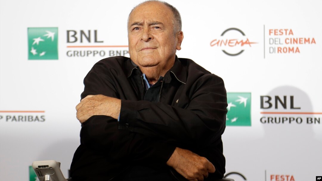 Italijanski reditelj Bernardo Bertoluči pozira fotoreporterima za vreme filmskog festivala u Rimu, 15. oktobra 2016. godine (Foto: AP). 