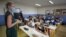 Lớp học trong mùa dịch COVID tại trường College Henri Matisse ở Nice, Pháp, ngày 1/9/2020.