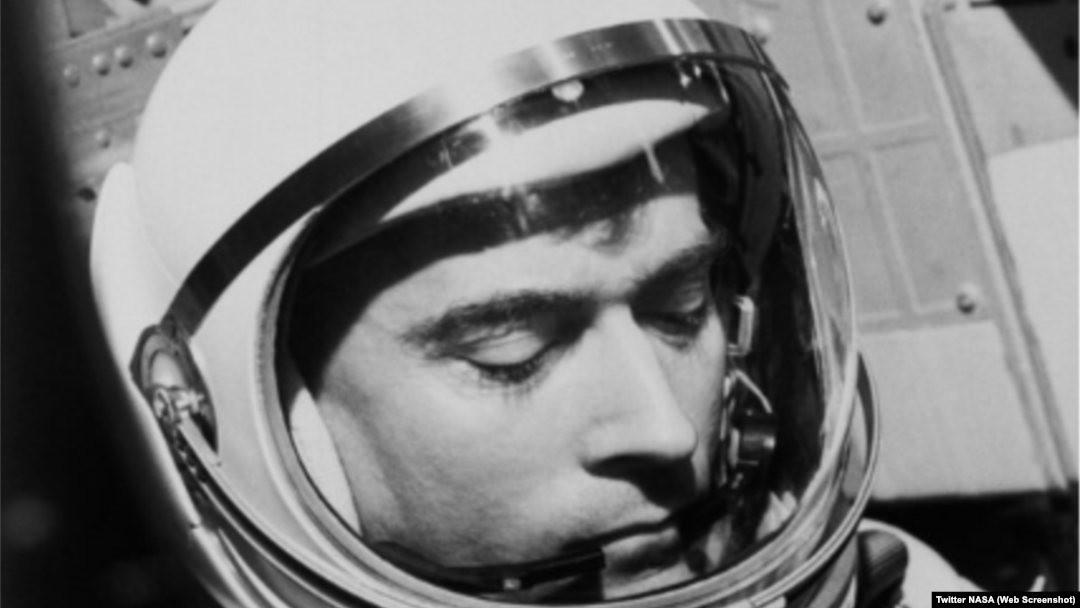 Young murió el viernes en la noche en su casa en Houston debido a complicaciones por una neumonía, señaló la agencia espacial.
