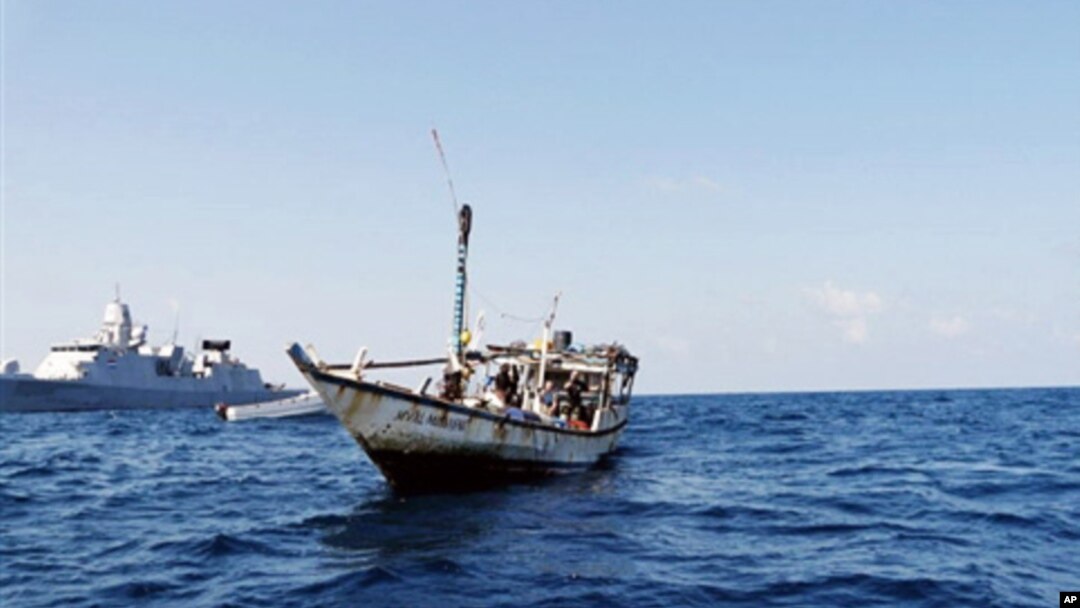 Foto dari Kementerian Pertahanan Belanda menunjukkan kapal berisi terduga pembajak Somalia yang ditangkap oleh pihak berwenang Belanda. (Foto: Dok)