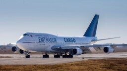 El Boeing 747 operado por la estatal venezolana Emtrasur cargo mientras estuvo en Argentina. (AP Photo/Sebastian Borsero, File)