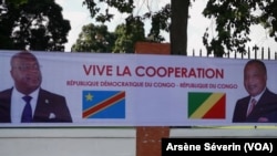 Une banderole à l'effigie des présidents Tshisekedi et Sassou N'Guesso, au rond point de la Défense à Brazzaville, le 6 février 2019. (VOA/Arsène Séverin)