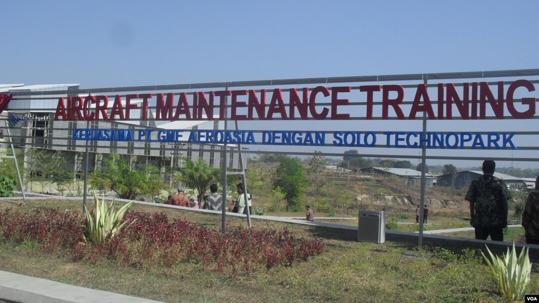 Pusat Pelatihan Perawatan Pesawat Terbang Indonesia pertama yang berada di Solo, Jawa Tengah. (Foto: VOA)