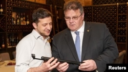 Ukraine's President-elect Volodymyr Zelenskiy, left, meets with Lithuania's Foreign Minister Linas Linkevicius in Kyiv, Ukraine, April 25, 2019.