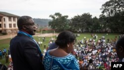 Prix Nobel ya kimya Dr Denis Mukwege azali kopesa lisukulu liboso lya bituluku na Bukavu, Sud-Kivu, 27 décembre 2018.