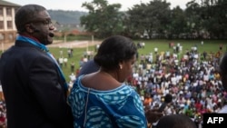 Prix Nobel ya kimya Dr Denis Mukwege azali kopesa lisukulu liboso lya bituluku na Bukavu, Sud-Kivu, 27 décembre 2018.