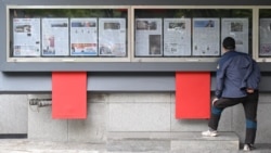 A man reads a newspaper displayed on a street in Seoul on Oct. 21, 2024. Some of the pages contain coverage of allegations that North Korea has decided to deploy thousands of soldiers for Russia on Ukraine's front lines.