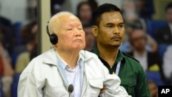 在柬埔寨法院特別法庭公佈的這張照片中，前紅色高棉國家元首喬森潘在聯合國支持的戰爭罪法庭上出庭（2018年11月16日）