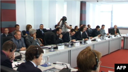 KE, thirrje qeverisë së Kosovës të bëjë më shumë kundër korrupsionit