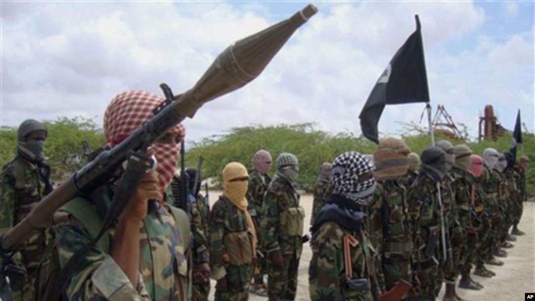 Kelompok militan al-Shabab dilaporkan telah mengeksekusi 3 orang anggota yang dituduh bekerja sebagai mata-mata AS dan Inggris (foto: dok). 