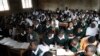 Des élèves dans une école secondaire près de Moshi, en Tanzanie, le 29 juillet 2010. (Photo AP/Maria Almond)