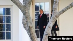 El presidente de Estados Unidos, Donald Trump, parte de la Casa Blanca para un viaje de vacaciones a su casa en Florida, en Washington el 23 de diciembre del 2020.