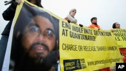 Các nhà hoạt động nhân quyền đòi phóng thích ông Shaker Aamer khỏi nhà tù Guantanamo.