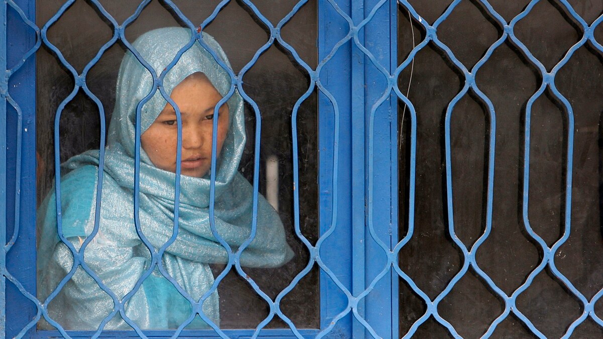 Women in prison. Женские тюрьмы Афганистана. Женщины в тюрьме. Женщина в тюрьме в платке.