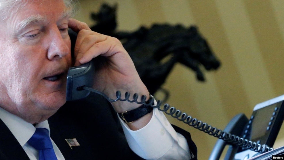 Presidente Donald Trump ao telefone com Vladimir Putin, Presidente russo