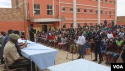 Reclusos na cadeia da Comarca de Malanje, Angola