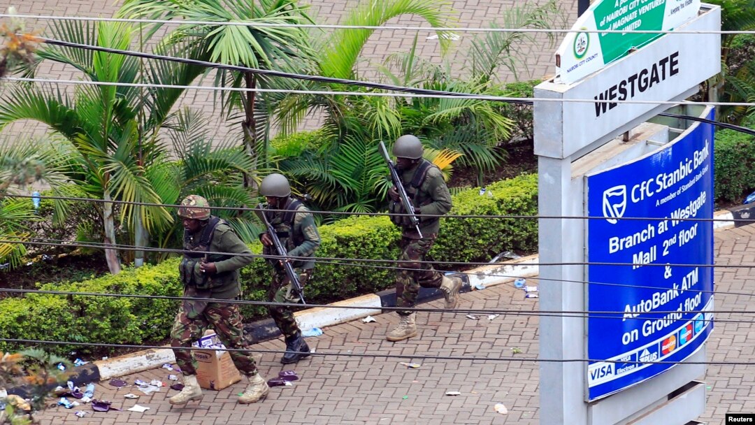 Binh sĩ Kenya trong chiến dịch giải cứu con tin tại thương xá Westgate ở Nairobi, ngày 24/9/2013.