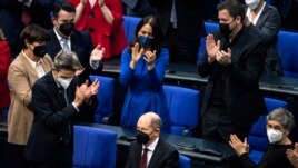 Olaf Scholz of the Social Democrats receives applause from lawmakers after he was elected new German Chancellor in the German Parliament Bundestag in Berlin, Wednesday, Dec. 8, 2021. (Photo/Stefanie Loos)