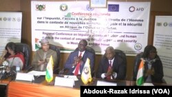 Cconférence régionale sur l'impunité, l'accès à la justice et les droits de l'homme dans le contexte de nouvelles menaces à la paix et à la sécurité en Afrique de l'Ouest et au sahel à Niamey, 12 septembre 2018. (VOA/Abdouk-Razak Idrissa)