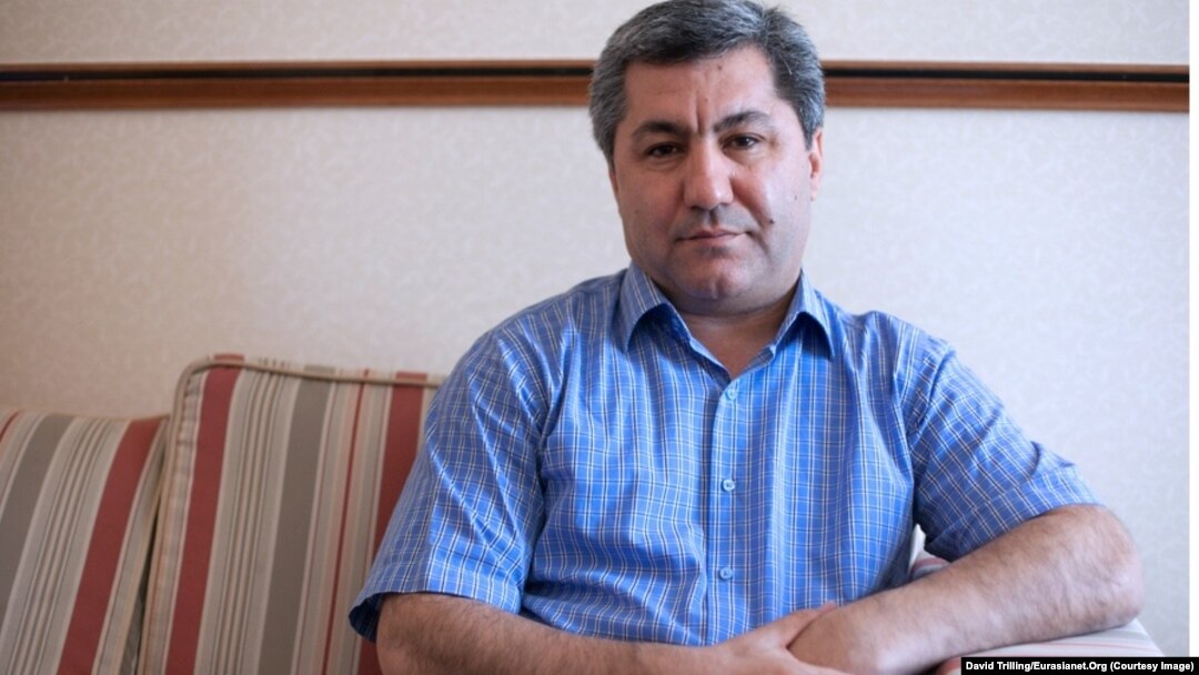 Yoshlar oldida hozir ikki yo’l bor. Biri repressiya, ikkinchisi terrorizm. “Biz uchinchi yo’lni taklif qilishimiz kerak: barqarorlik, imkoniyatlar, erkinlik va adolatli tizim". Aks holda, deya ogohlantiradi Muhiddin Kabiriy, Tojikiston va mintaqa Yaqin Sharq singari muntazam ravishda notinch bir hududga aylanib ketadi. Kabiriy quvg'inda, Tojikiston hukumati uni davlat dushmani deb hisoblaydi. 