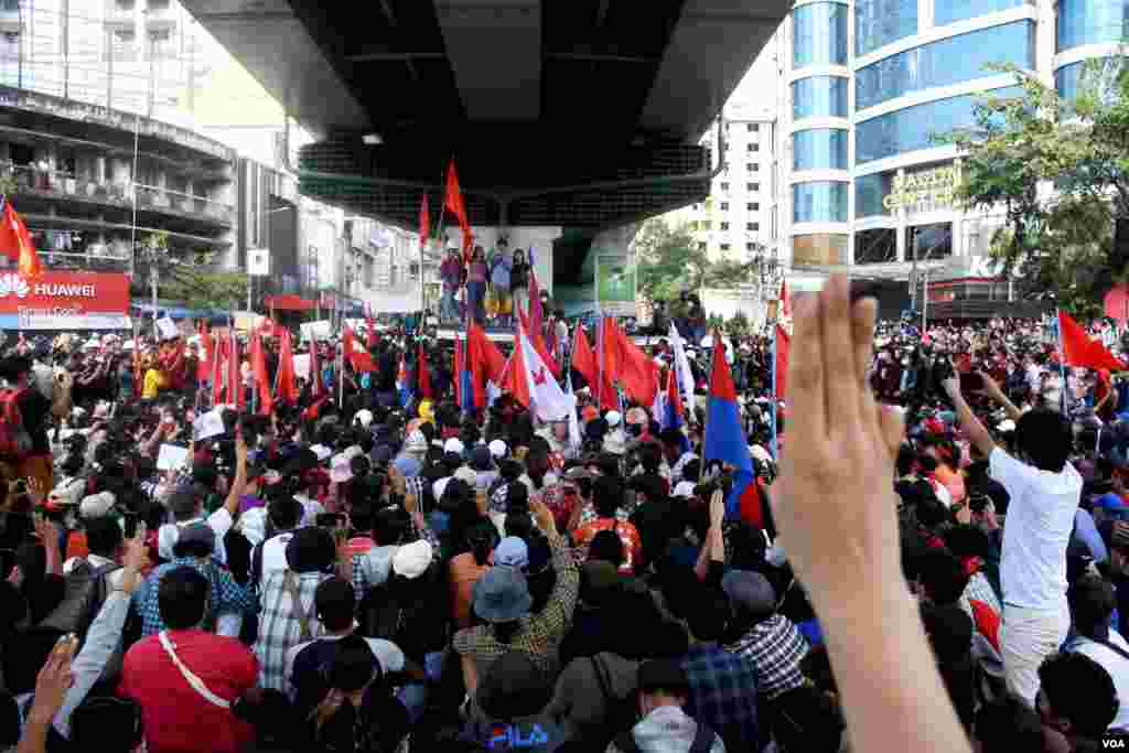 စစ်အာဏာသိမ်း ဆန့်ကျင်သူ ရန်ကုန်မြို့ခံတို့ရဲ့ ဖေဖော်ဝါရီ ၈ ရက်နေ့ ချီတက်ပွဲ။