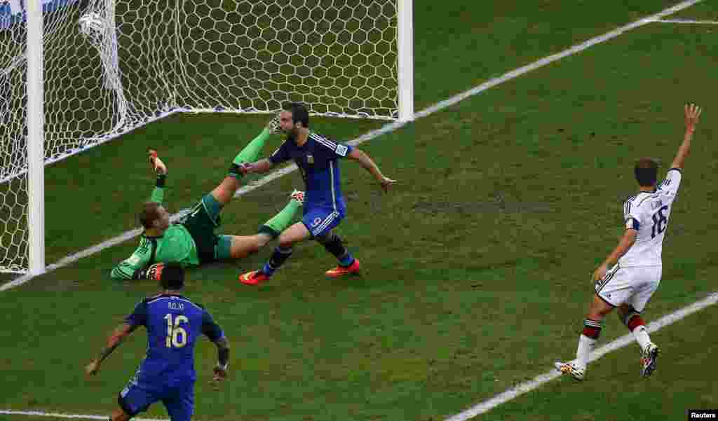 برازیل فٹ بال ورلڈکپ کے فائنل میں جرمنی نے ارجنٹینا کو 1-0 سے شکست دے دی