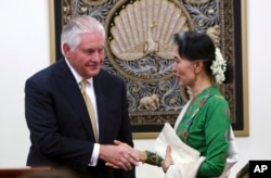 FILE - Myanmar's leader Aung San Suu Kyi, right, shakes hands with visiting U.S. Secretary of State Rex Tillerson after their press conference at the Foreign Ministry office in Naypyitaw, Myanmar, Nov. 15, 2017.