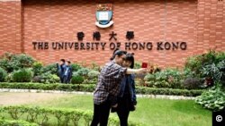 香港大学校园成为很多中国访港旅客”打卡”的热点。