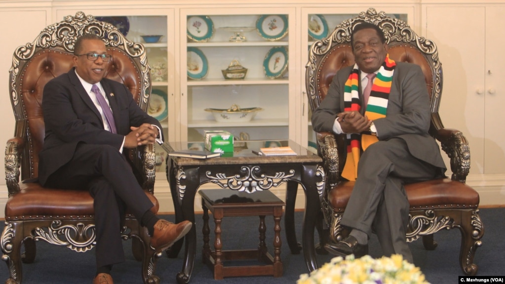 U.S. Ambassador to Zimbabwe Brian Nichols, left, speaks with Zimbabwe President Emmerson Mnangagwa at the State House in Harare, Aug. 15, 2018.
