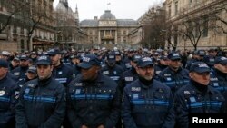 Hommage national rendu aux policiers tués lors des attaques terroristes devant la préfecture de Paris, le 13 janvier 2015.