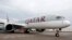Sebuah Airbus A350 Qatar Airways di bandara di Frankfurt, Jerman. (Foto: AP)
