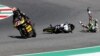 Vozač Adrian Fernandez, desno, srušio se tokom Moto GP šampionata, Velikoj nagradi Italije, koju je obeležila tragična smrt Džejsona Dupaskjea. 30. maj, 2021. ( Foto: Antonio Kalani / AP )