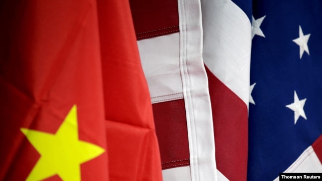 资料照:美国和中国的国旗