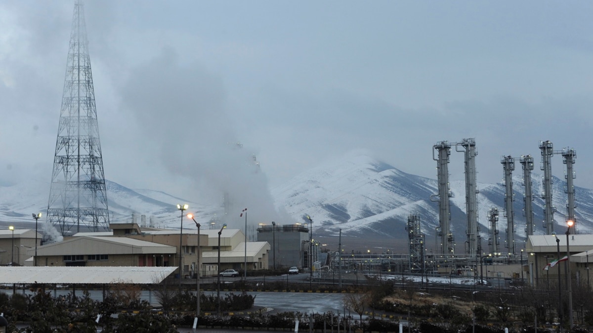 US Experts Modify Iran s Arak Plant to Reduce Bomb Threat