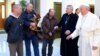Paus Berbagi Sarapan Ulang Tahun dengan 3 Tuna Wisma