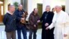 El Papa celebra sus 77 con 4 indigentes