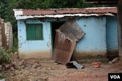 Homes belonging to Muslims were destroyed by the anti-balaka militia, Bangui, CAR, Oct. 2, 2014. (Katarina Hoije/VOA)