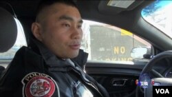 由中國廚師成為美國維吉尼亞州費爾法克斯郡警察的馬愷。(視頻截圖)