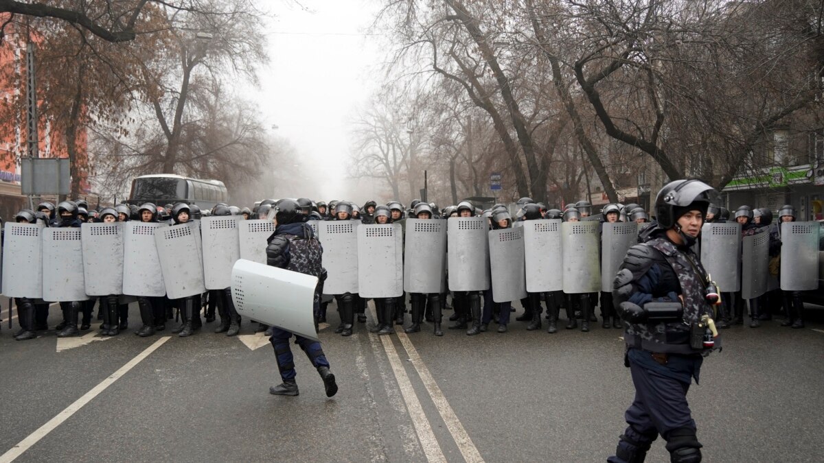 Национальное чрезвычайное положение. Протесты в Казахстане. Обезглавленные милиционеры Казахстан. Чрезвычайное положение. Обезглавлены силовики в Алматы.