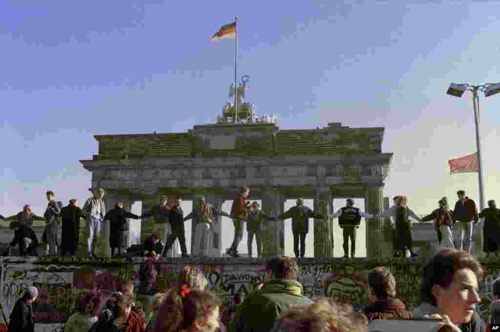 Germany Berlin Wall Anniversary Then and Now